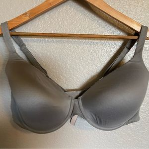 Victoria’s Secret 40DD Body by Victoria lined perfect coverage bra in gray